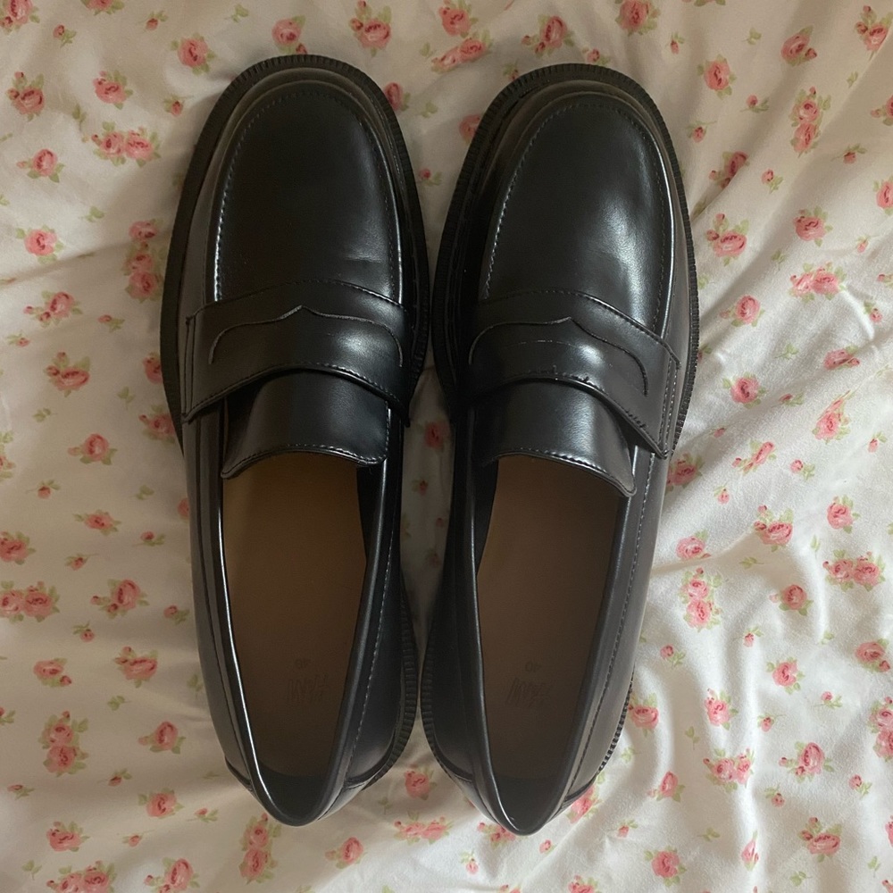 H&M Women’s Black Chunky Faux Leather Loafers